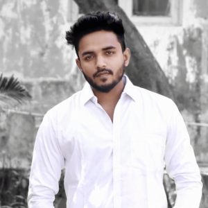 portrait-young-man-standing-beach_1048944-5958735